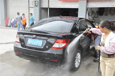 專業(yè)洗車，煥然一新——走進旺蒼縣速潔洗車行